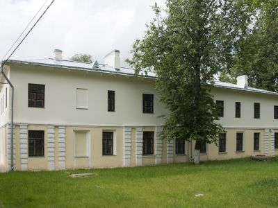 Корпус трапезный Новгородской духовной семинарии (западный береговой)