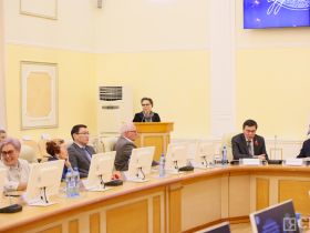 В Якутске с 75-летием поздравили заслуженного экономиста России Владимира Птицына