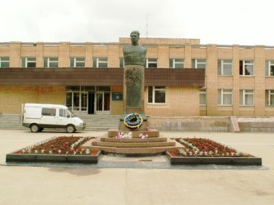 Бюст дважды Героя советского Союза В.И.Чуйкова
