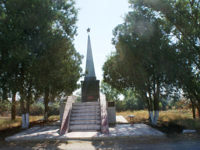 Памятный знак в честь воинов-односельчан, погибших в годы Великой Отечественной войны