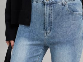 Джинсы расклешенного кроя