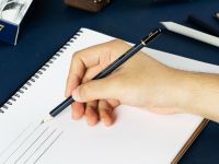 Набор для скетчинга Finenolo карандаши, ластики, аксессуары 27 предметов в пенале-свитке