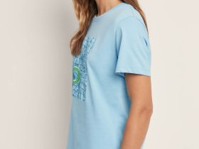 Футболка приталенного силуэта с принтом