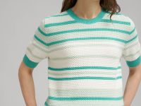 Легкий джемпер с принтом в полоску