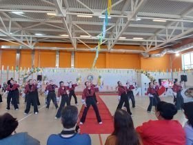 Сергей Местников поздравил с последним звонком выпускников «Айыы кыhата»