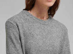 Вязаное платье полуприлегающего силуэта