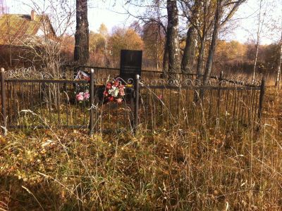 Братская могила жителей деревни, сожженных немецко-фашистскими захватчиками в марте 1943 г.