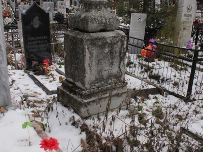 Надгробие на могиле И.С. Вихляева