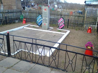 Могила девушки-партизанки, погибшей в 1944 году в боях с немецко-фашистскими захватчиками