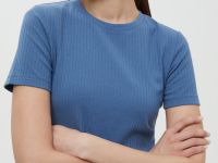 Футболка приталенного силуэта