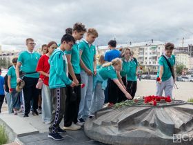 В Якутске юные дипломаты почтили память героев Великой Отечественной войны