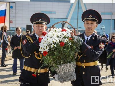 Церемония возложения цветов прошла в Парке Победы в Якутске