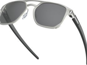 Очки солнцезащитные Oakley Latch Alpha Matte Silver/Prizm Black Polarized (комплект)