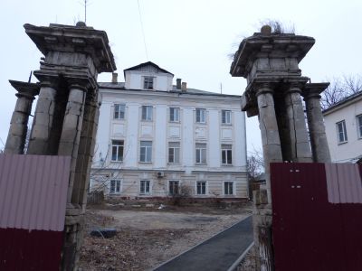 Бывший дом Ивана Ливенцева с оградой