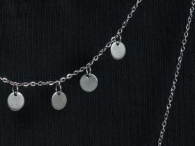 Футболка с ожерельем, Черный