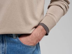 Легкий базовый джемпер полуприлегающего кроя