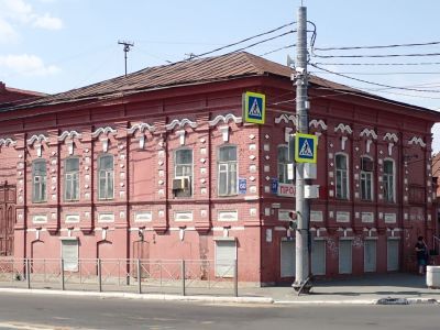 Флигель городской усадьбы мещанина Л.А. Сергеева (в начале XX века - "Петцгольд аптека", в советское время - аптека №2)