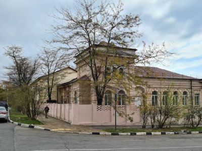 Дом доходный. В доме находились: торговая фирма Л.Л. Рено, Китайское консульство