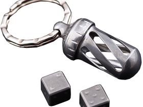 Брелок-капсула с игральными кубиками Acorn Dice Gray Titanium, Lion Steel, Нержавеющая сталь AISI 440, серый L/DD TiGy