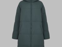 Утепленное стеганое пальто с капюшоном