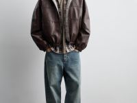Коричневая утеплённая куртка-бомбер оверсайз из искусственной кожи Глория Джинс