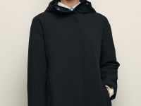 Ветровка с капюшоном и застежками по бокам