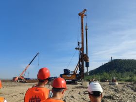 Студенты Якутии и Иркутска прошли практику на площадке строительства Ленского моста