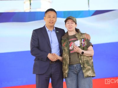 Торжественное мероприятие ко Дню России провели на площади Республики в Якутске