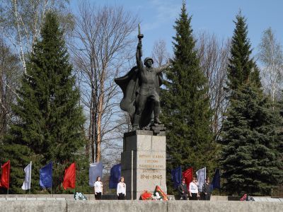 Воинское кладбище, где похоронены воины Советской Армии, погибшие в боях с немецко-фашистскими захватчиками в период Великой Отечественной войны