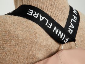 Стеганый пуховик с воротником-стойкой