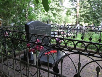 Братская могила советских воинов