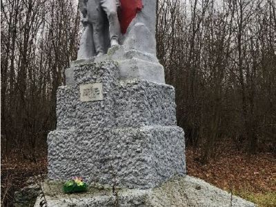 Братская могила воинов Советской Армии, погибших в период Великой Отечественной войны