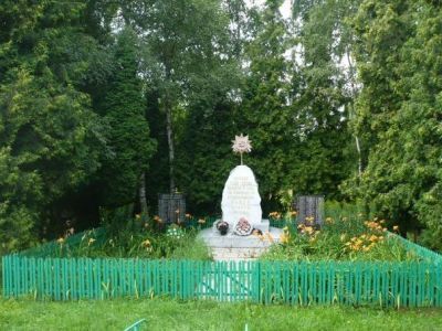 Братская могила воинов Советской Армии, погибших в 1944 г.