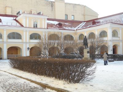 Конюшня и каретный сарай