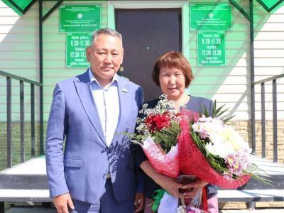 Сахамин Афанасьев поздравил Героя труда РФ Варвару Устинову с юбилеем