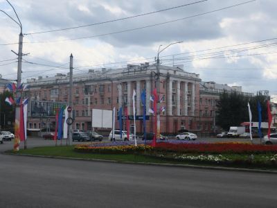 Дом жилой со встроенными торговыми помещениями