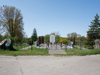 Братская могила советских воинов, погибших в апреле 1945 года