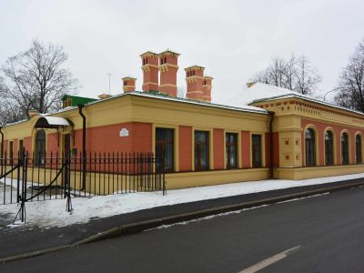 Здание б. Церковно-приходной школы