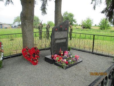 Братская могила советских воинов, погибших в боях с фашистами