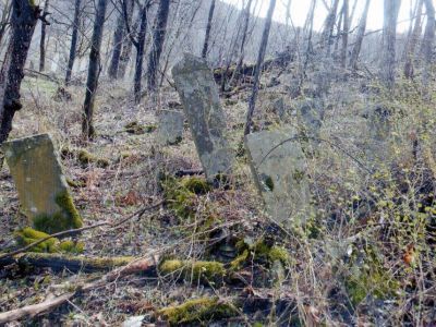 Стелы надмогильные (2 ед.)