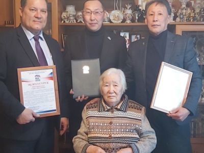 Старейшего члена «Единой России» Софию Яковлеву поздравили с 90-летием