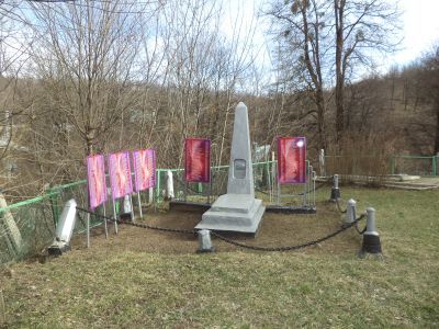 Братская могила советских воинов, погибших в боях с фашистскими захватчиками