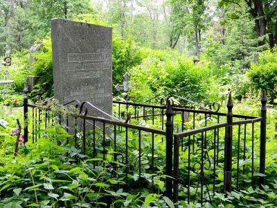 Могила Солопенко Кузьмы Тимофеевича (1886 - 1942), участника Великой Октябрьской социалистической революции, члена КПСС с 1917 года