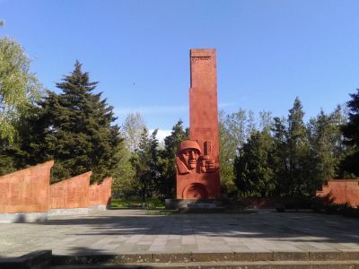 Братская могила советских воинов, погибших в боях с фашистскими захватчиками