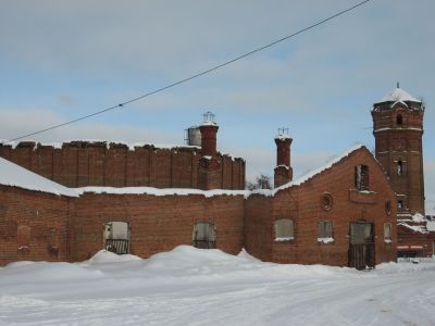 Конюшня с манежем