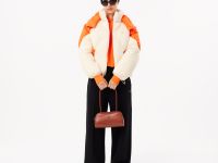 Женская короткая куртка Lacoste с высоким воротом и капюшоном