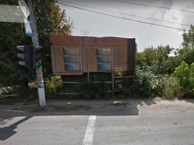 Жилой дом с лавкой