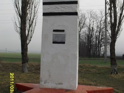 Братская могила 31 советского воина, погибшего при бомбежке фашистской авиации