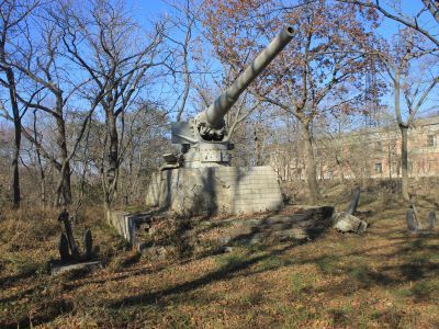 Памятник героям-артиллеристам, погибшим в 1945 году в борьбе с имперриалистической Японией