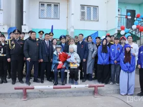 В Якутске чествовали ветерана Великой Отечественной войны в рамках акции «Поём двором»